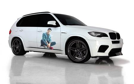 貼著李現(xiàn)的車身廣告更貼心 貼著李現(xiàn)的車身廣告更貼心