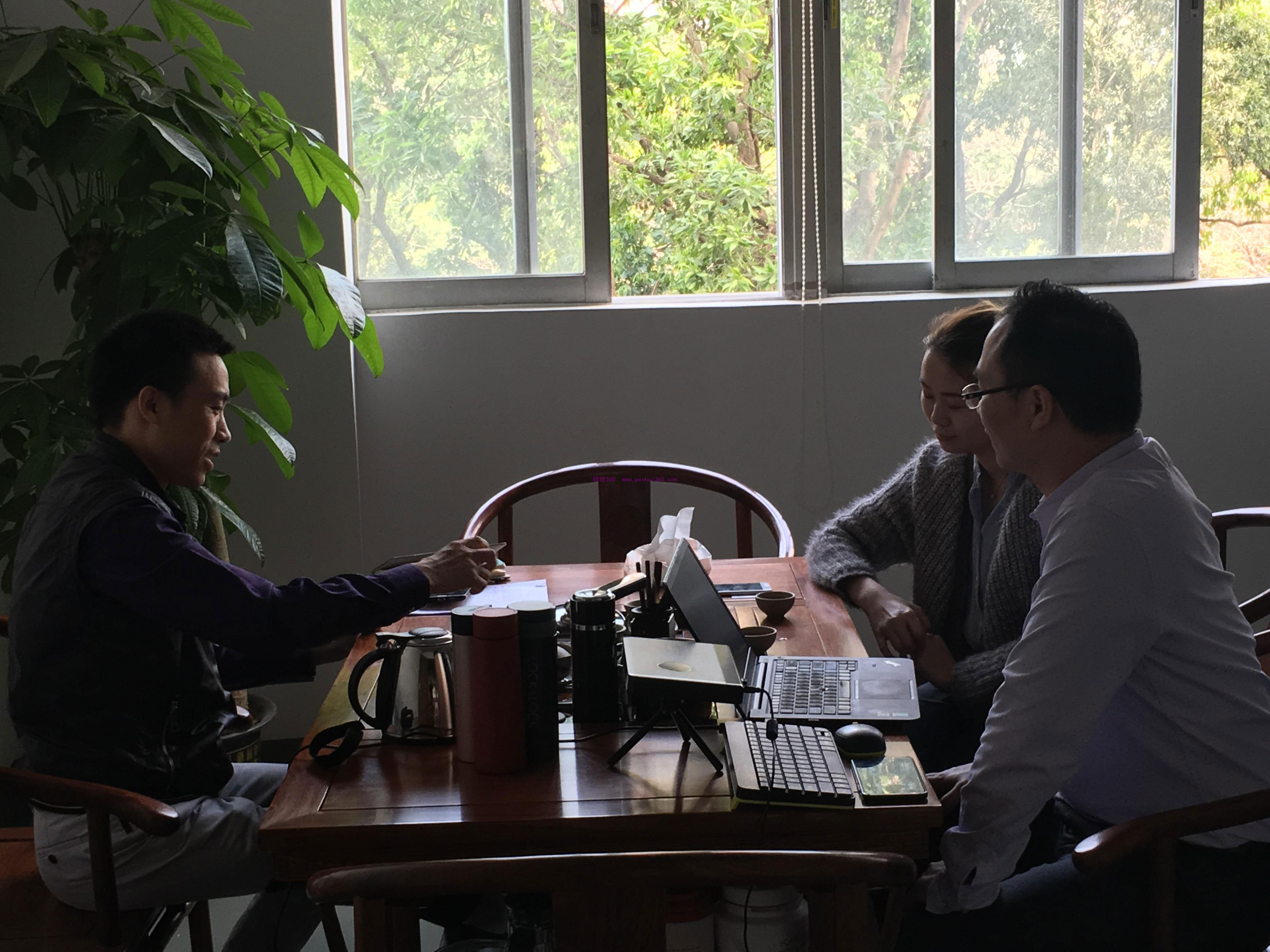 天溢森美公司到深圳銘輝噴繪公司商談噴繪廣告制作