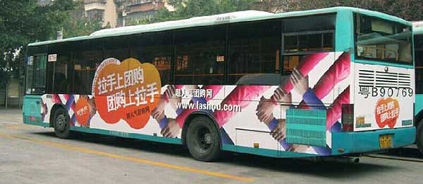 借助車貼噴繪來提高您的品牌知名度