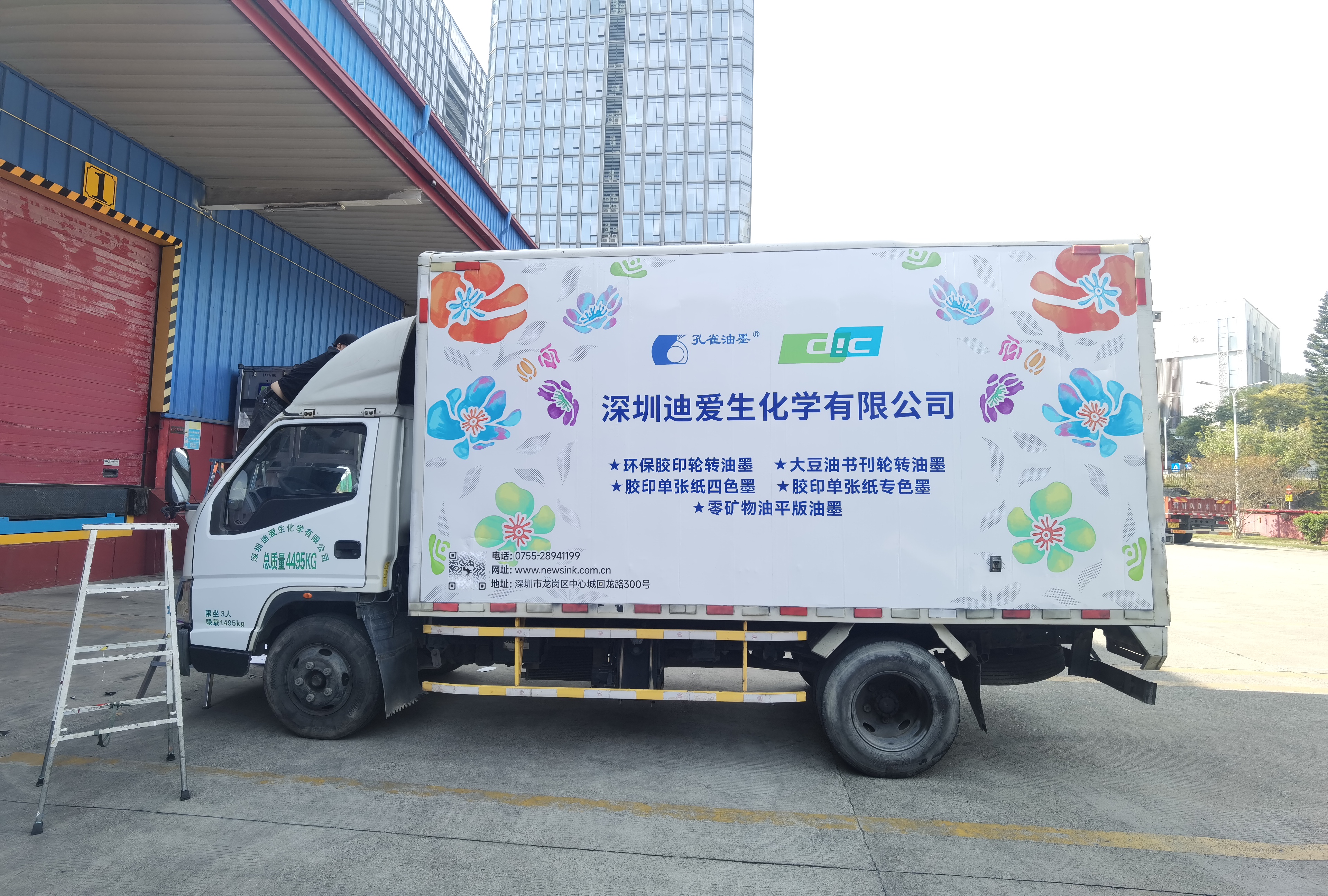 《比電梯廣告便宜60%！深圳貨運(yùn)車廣告：中小企業(yè)霸屏全城的流量破局方案》