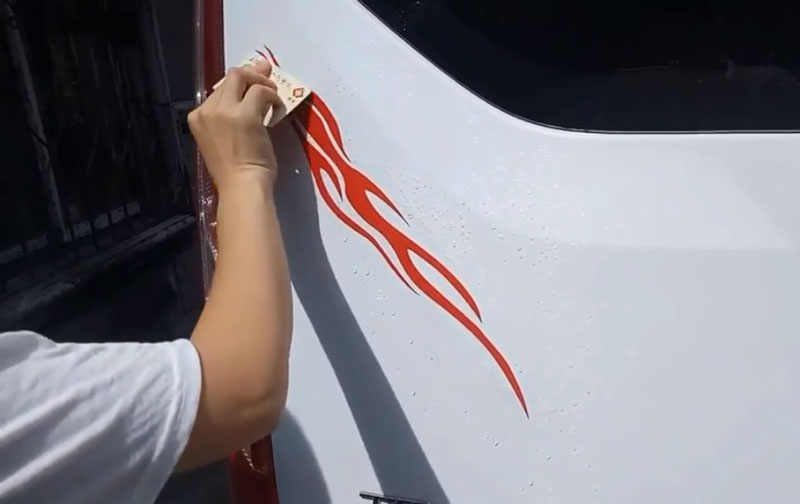 車貼的安裝方法、流程及注意事項(xiàng)的濕貼法